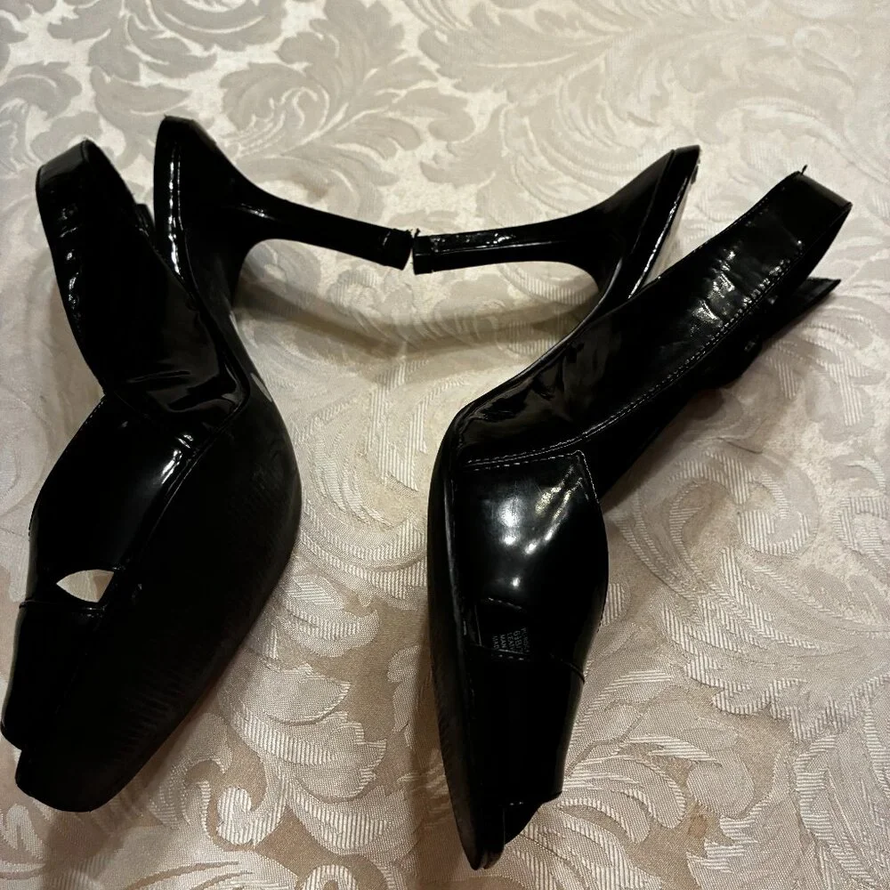 BCBG Girls peep toe black patent slingback sandals size 6.5